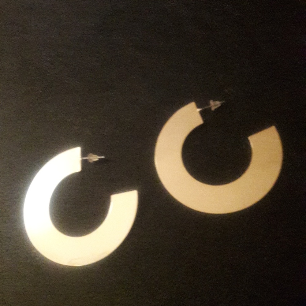 C circle Earrings